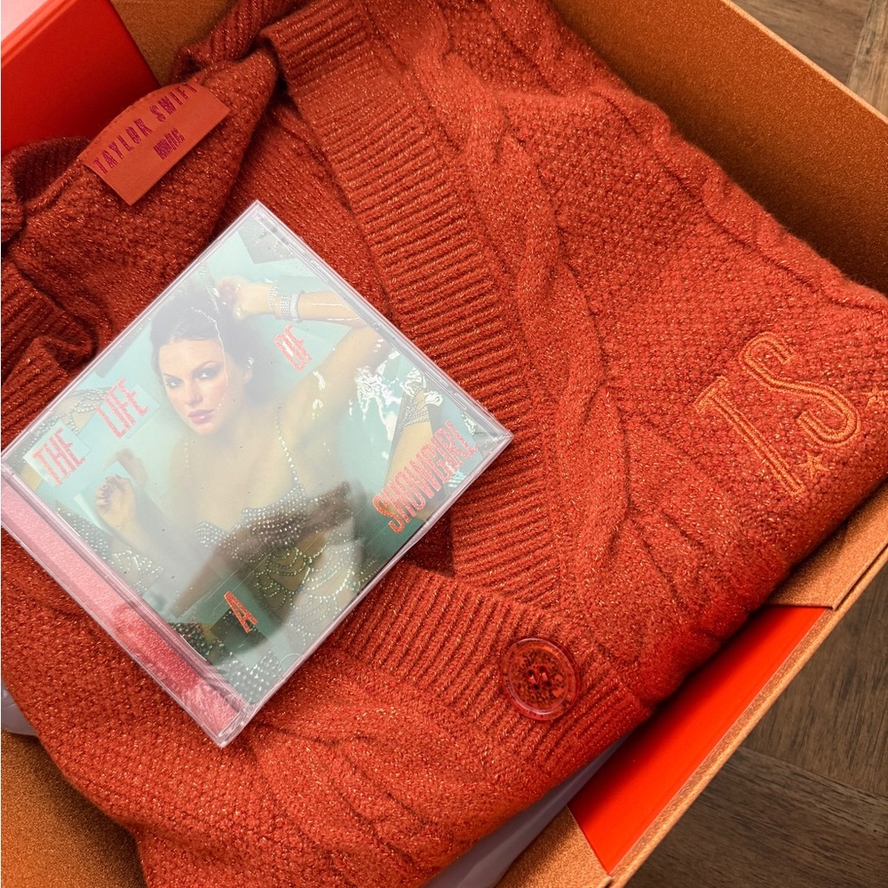 Taylor Stitch Rust Cable Knit Cardigan 
Taylor Swift Cardigan
RFS:  big for me